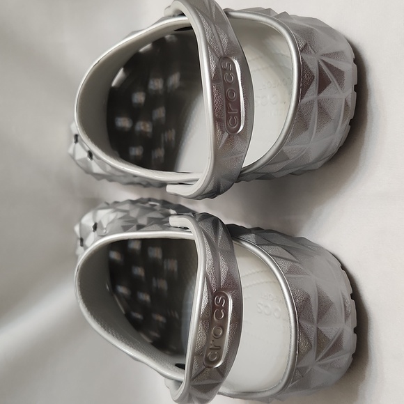 CROCS Metallic Silver Geometric Shape Clogs Mules (Unisex m size 10, w size 12) - Picture 7 of 11